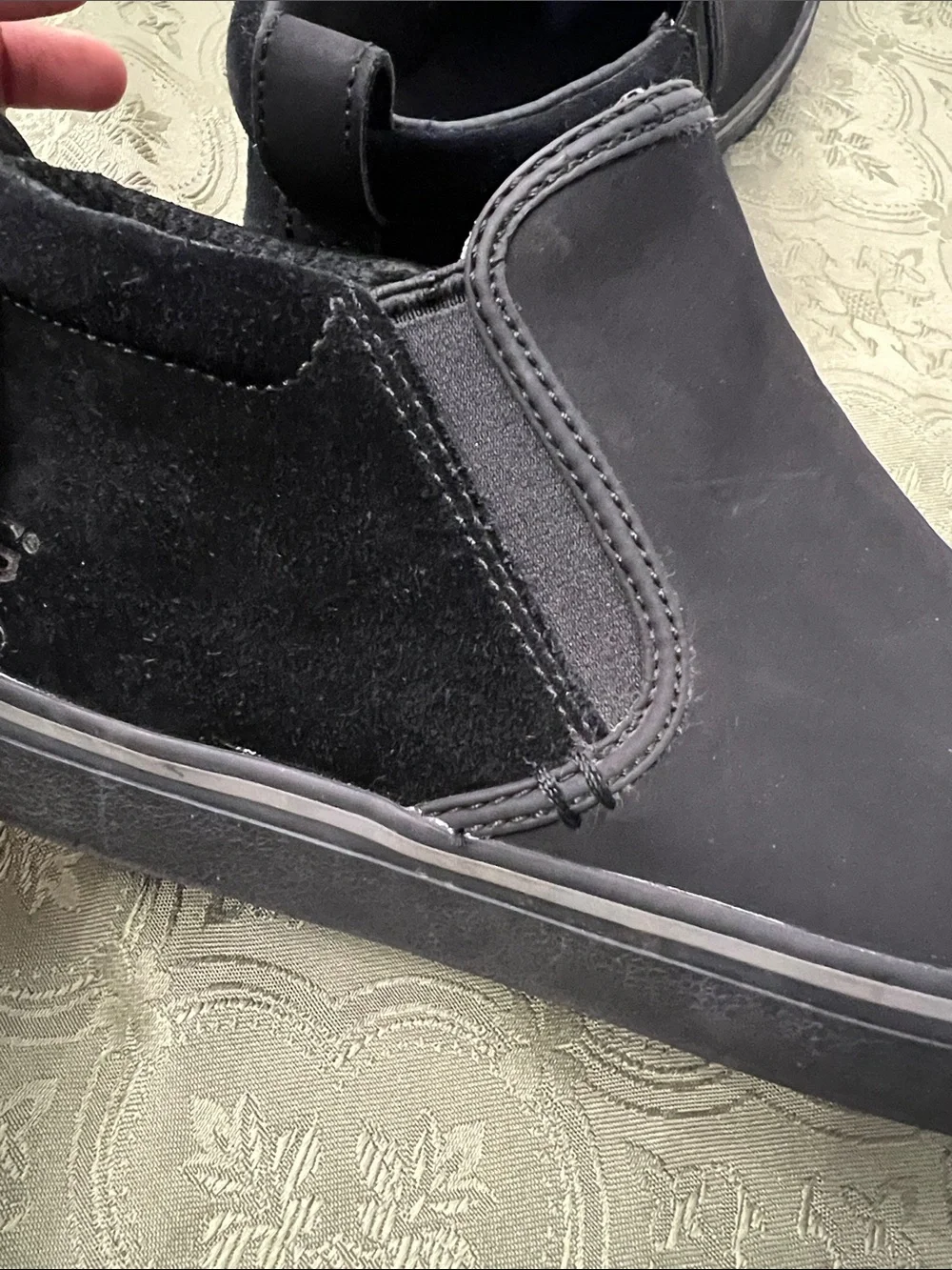 UGG Kemp man’s Black Slip-On with Suede Panels size 10